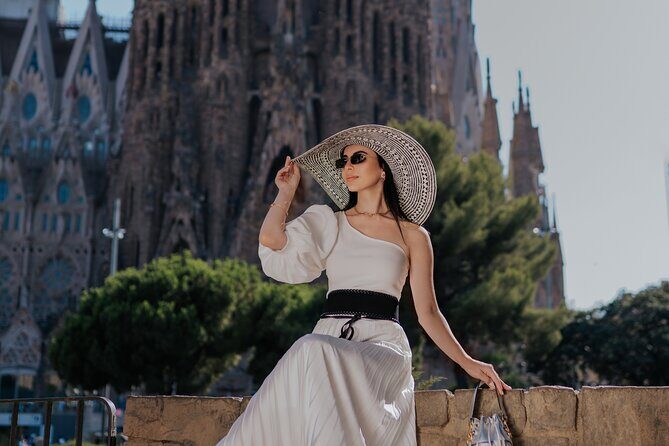Barcelona: Glamour Wow Dress Photoshoot in Spectacular locations - Assistant help for voluminous gowns: worth it if your dress is complicated