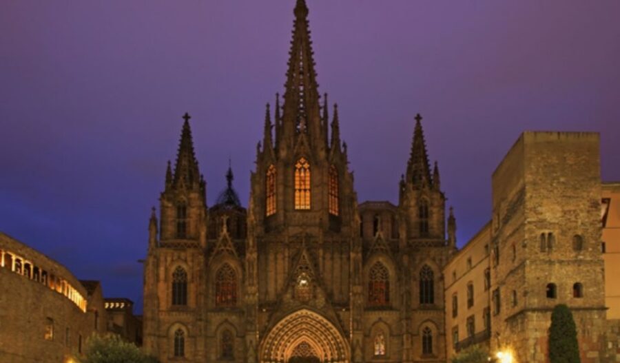 Barcelona: Gothic Quarter and Flamenco Show (Small Group) - Walking the Gothic Quarter With a Guide Who Explains the Meaning