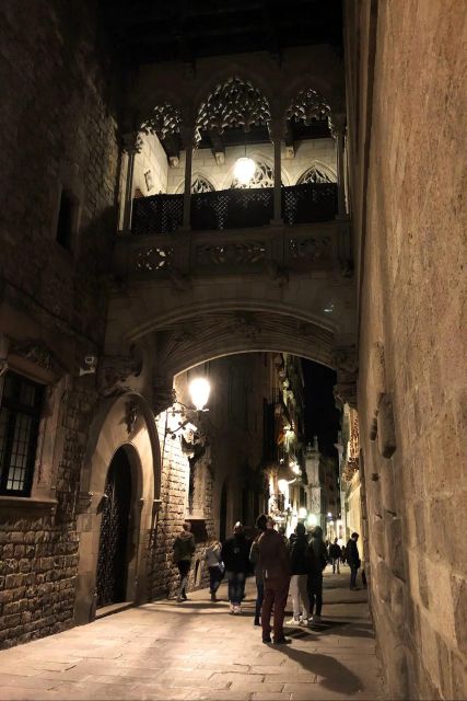 Barcelona: Gothic Quarter By Night Guided Walking Tour - Why the Gothic Quarter Feels Different After Dark