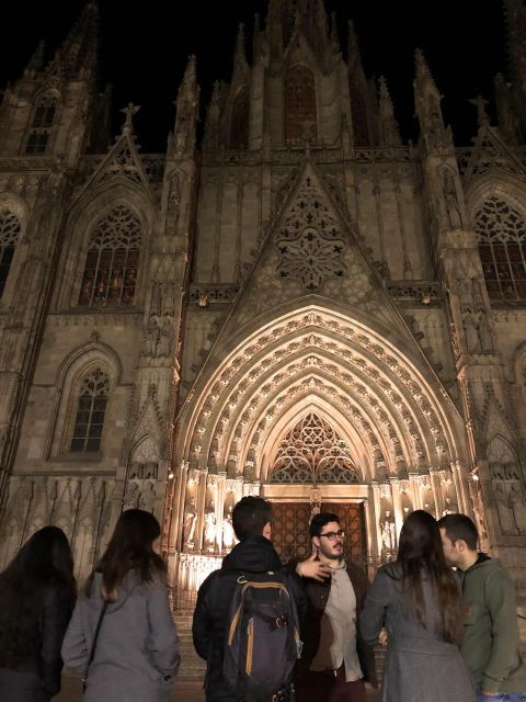 Barcelona: Gothic Quarter By Night Guided Walking Tour - Roman Layers: Fountain, Cemetery, and Roman City Walls