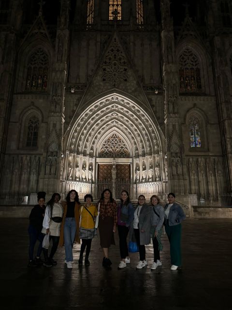 Barcelona: Gothic Quarter By Night Guided Walking Tour - King’s Square: Where History Echoes Through Power