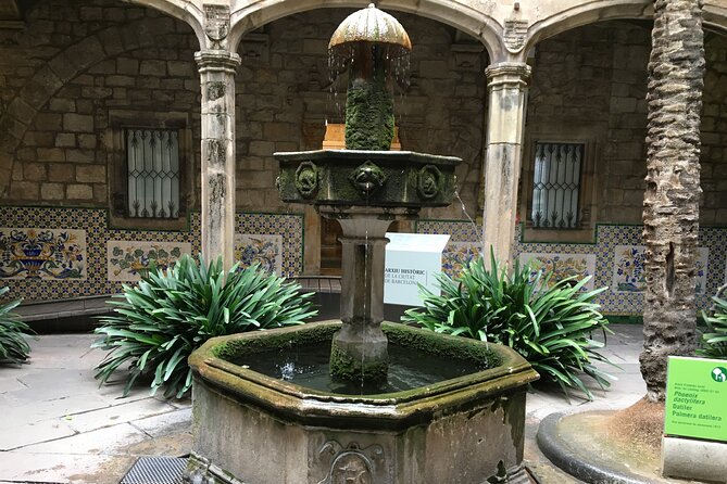Barcelona Gothic Quarter From Roman Walls to Hidden Courtyards - Placa del Rei: Royal Power, Kings of Aragon, and Roman Remains You Can Feel
