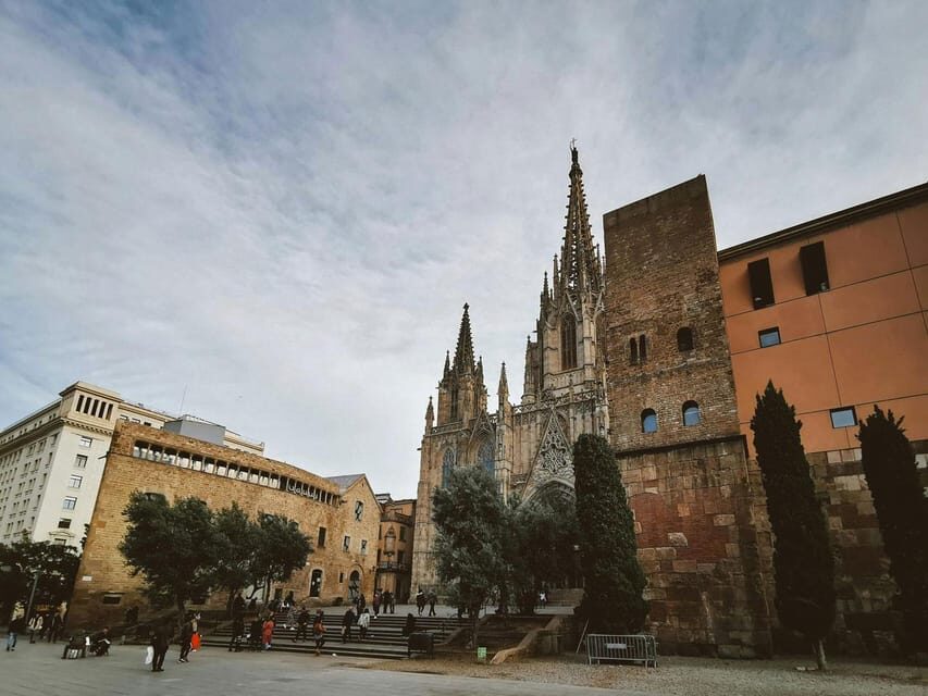 Barcelona: Gothic Quarter Gems Private Walking Tour - Borne Market and Fossar de Les Moreres: busy life meets hard memory