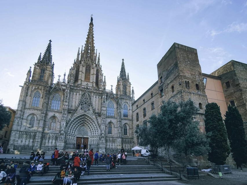 Barcelona: Gothic Quarter Gems Private Walking Tour - Start outside Café Zurich and get your bearings