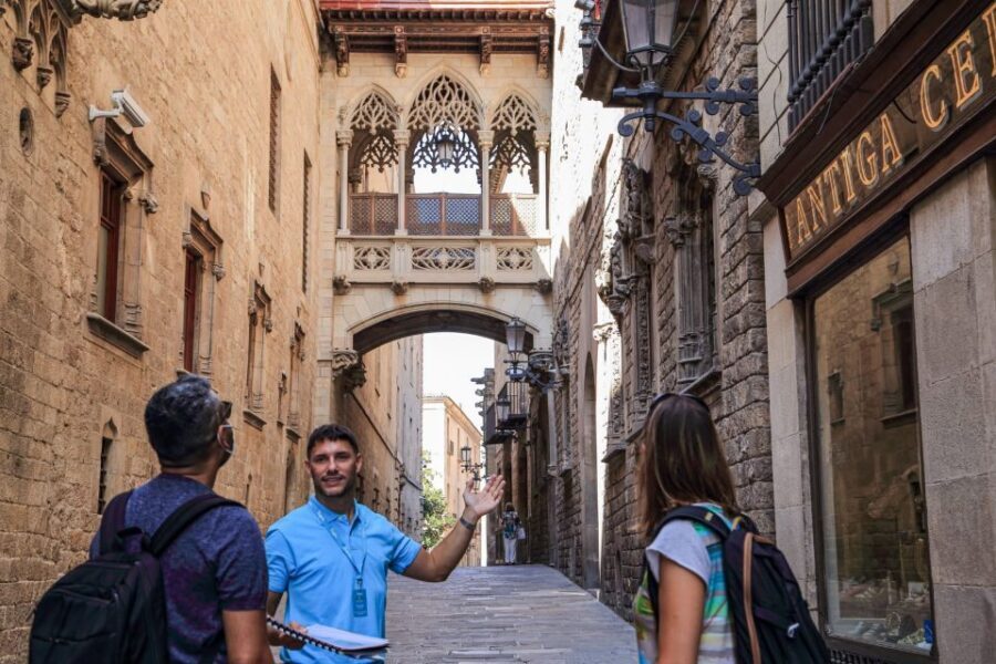Barcelona: Gothic Quarter Guided Tour with Flamenco & Tapas - Entering Barcelona’s Gothic Quarter after dark