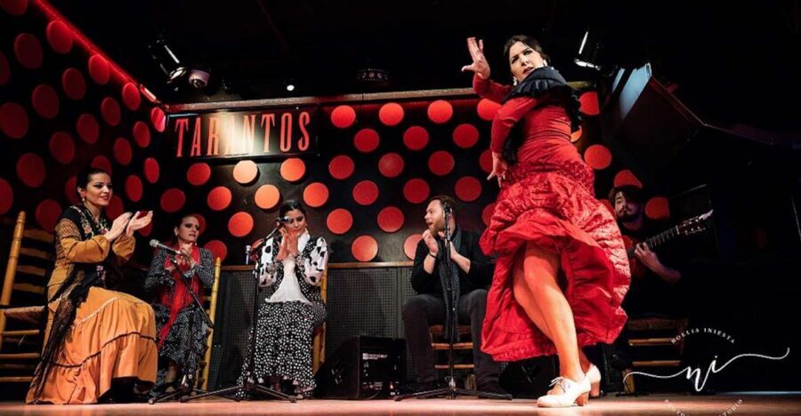 Barcelona: Gothic Quarter Guided Tour with Flamenco & Tapas - Los Tarantos flamenco: the main event