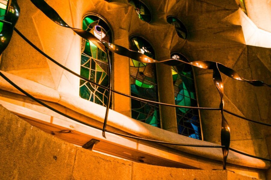 Barcelona: Gothic Quarter & La Sagrada Familia Private Tour - Park Güell on your own: use the independence wisely