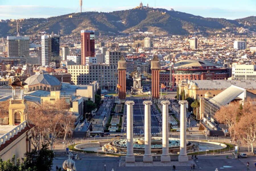 Barcelona: Gothic Quarter & La Sagrada Familia Private Tour - La Sagrada Família: skip-the-line entry plus audio guidance