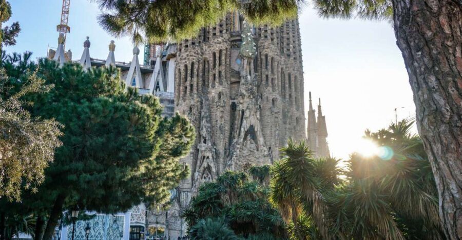 Barcelona: Gothic Quarter & La Sagrada Familia Private Tour - Who should book this tour?