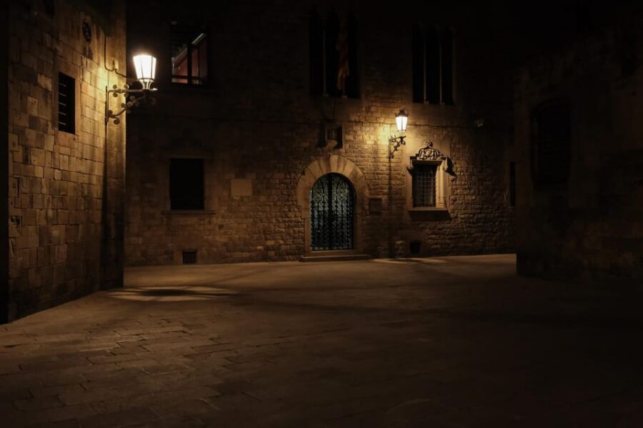 Barcelona: Gothic Quarter Night Walk Mysteries and Legends - Key highlights you’ll feel right away