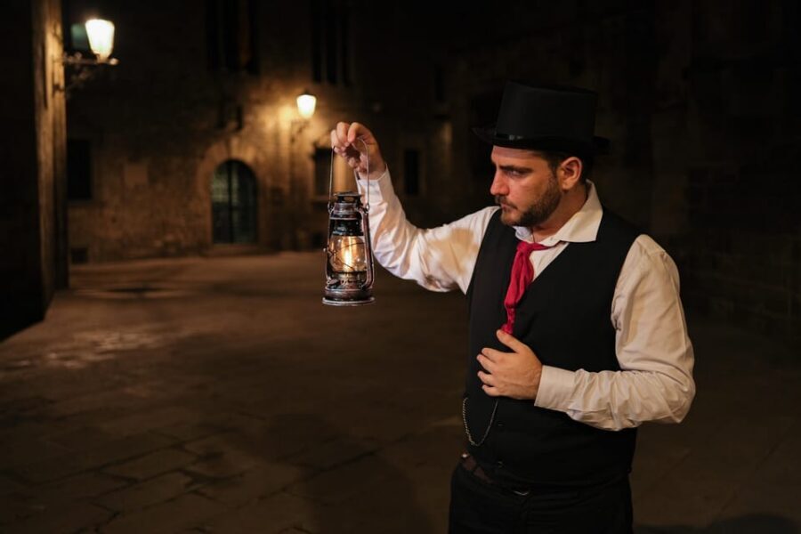 Barcelona: Gothic Quarter Night Walk Mysteries and Legends - Sound, story style, and one real-world concern