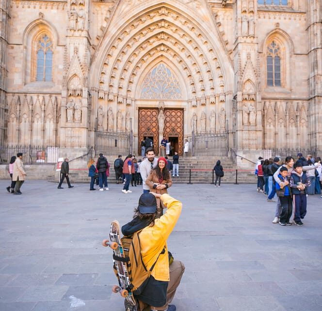 Barcelona: Gothic Quarter Private Photoshoot Experience - How the Photographer Gets Natural Poses (Without You Knowing What to Do)