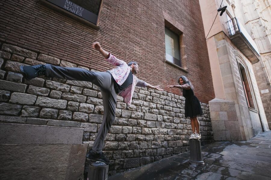 Barcelona: Gothic Quarter Private Photoshoot Experience - Starting at Pla de la Seu and Building Your Route Around Light