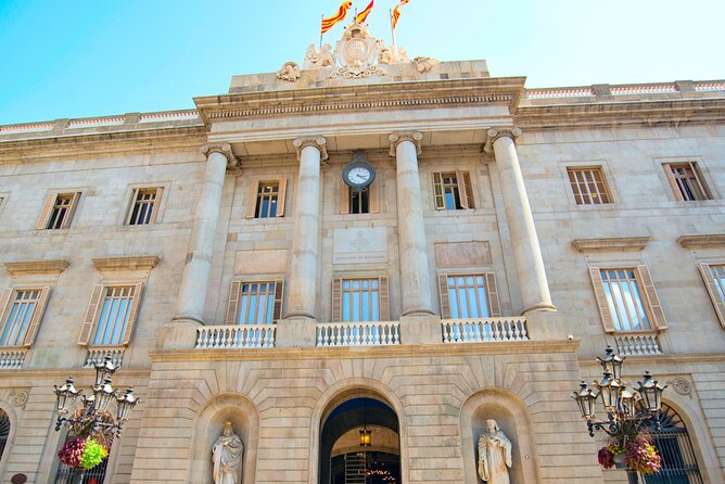 Barcelona Gothic Quarter Scavenger Hunt and City Highlights Walking Tour - What you actually do: find sights, solve questions, earn points