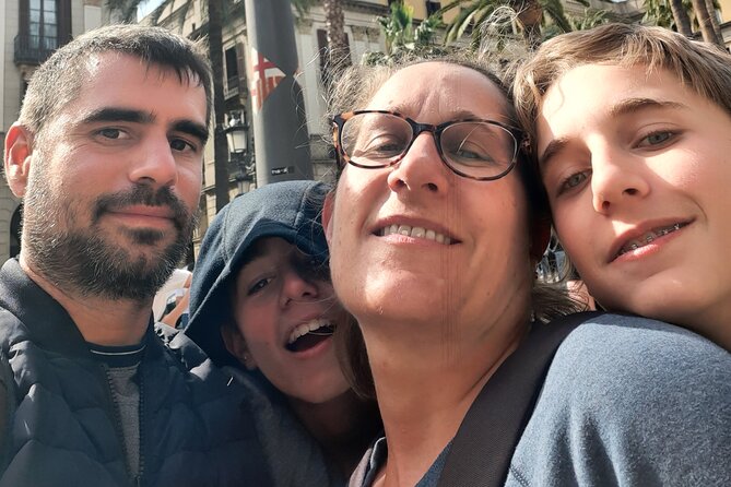 Barcelona Gothic Quarter Scavenger Hunt and City Highlights Walking Tour - Who this tour suits best (and who might skip it)