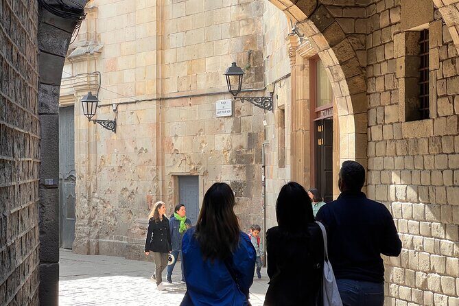 Barcelona Gothic Quarter Tour (Small Group) - Guide style: why this tour feels more like a conversation than a lecture