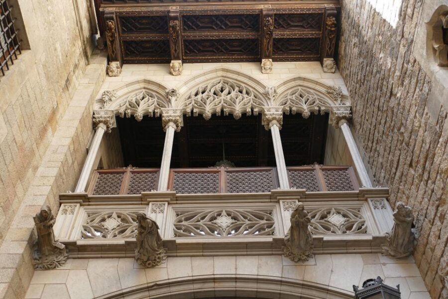 Barcelona: Gothic Quarter Walking Tour with Optional Pintxos - Gothic Quarter Origins: How This Walk Threads Barcelona’s Past