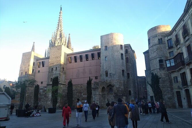 Barcelona Gothic Quarter Walking Tour with Tapas - Craft Barcelona tapas: the included finish that turns a walk into a night