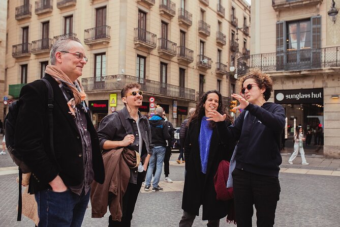 Barcelona : Gothic, Tapas, Churros & Vermouth - Els 4 gats, the kissing wall, and those street-moment photos