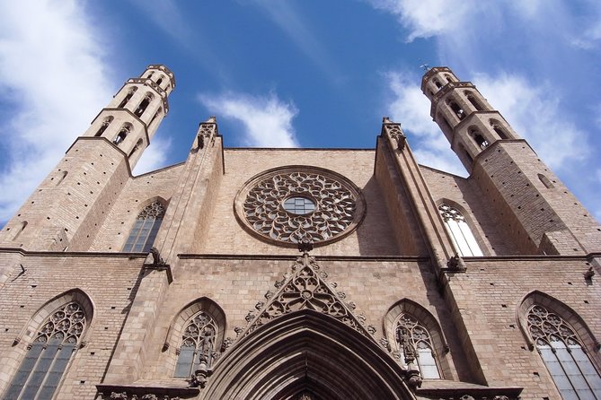 Barcelona & Gothic to Modern. Regular Tour - Starting at Plaça Nova (Barcino Sculpture): Easy to Miss, Easy to Fix