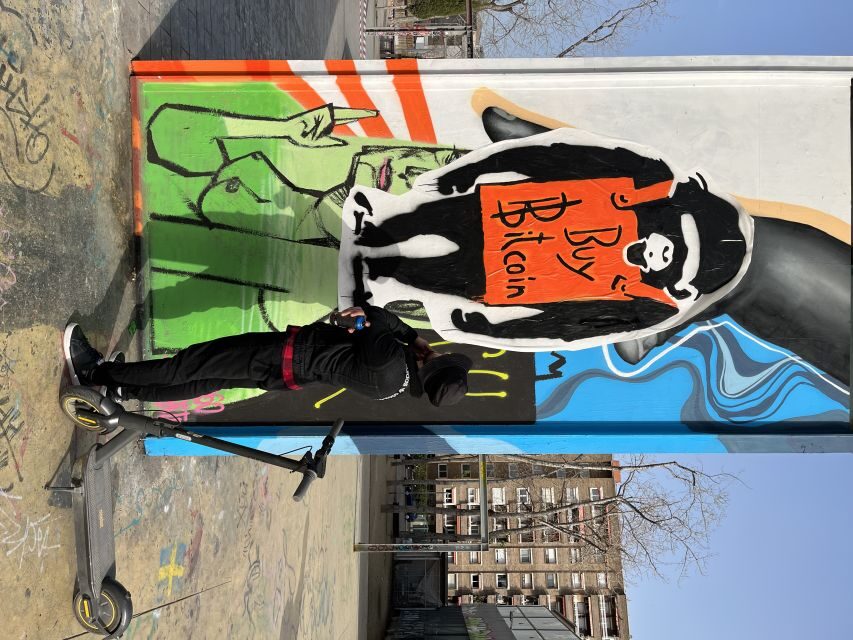 Barcelona: Graffiti E-Scooter Tour - Robot City office to graffiti streets: how the 2.5-hour ride works