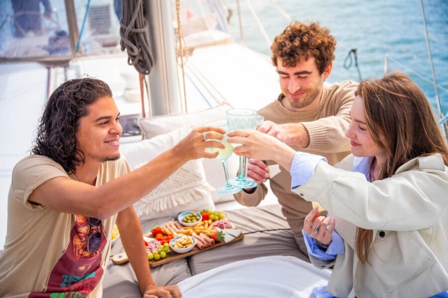 Barcelona Guided Sagrada Familia Tour & Sailing Experience - Sagrada Familia first: how this guided visit actually works