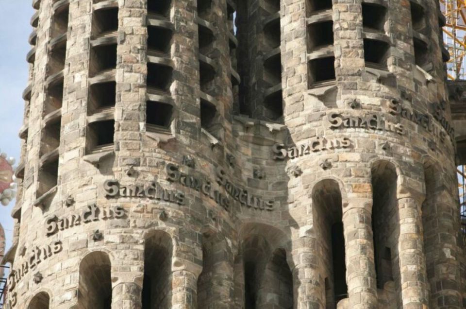 Barcelona: Guided Sagrada Familia Tour & Skip-The-Line Entry - Terraces and facade views: making the outside part count