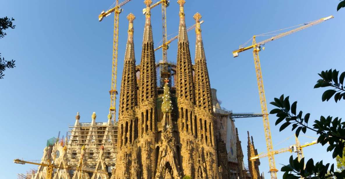 Barcelona: Guided Sagrada Familia Tour & Skip-The-Line Entry - A 2-hour itinerary that moves, but doesn’t feel frantic