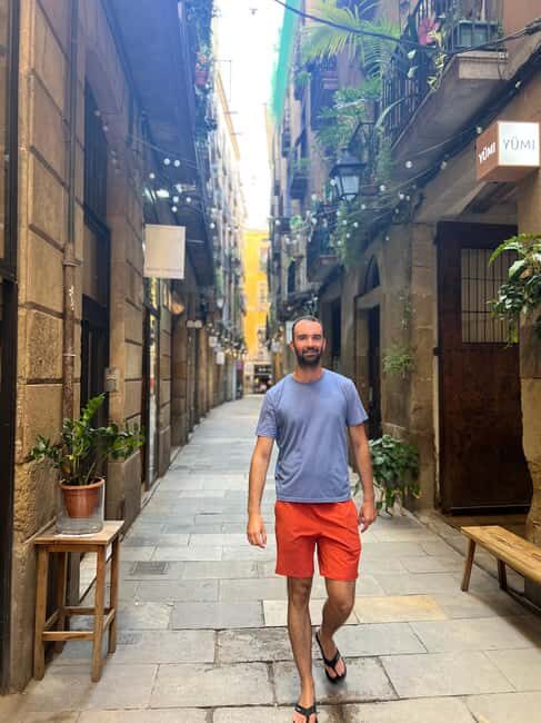 Barcelona guided tour in French - Accessibility and kid-friendly format that still works for adults