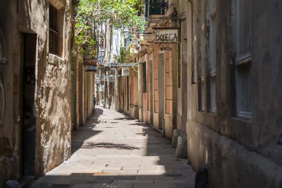 Barcelona guided tour in French - Jewish Quarter walking moments: learning through participation