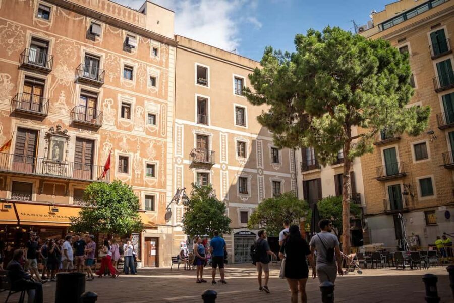 Barcelona guided tour in French - El Born and Santa Maria del Mar: why this stop feels different