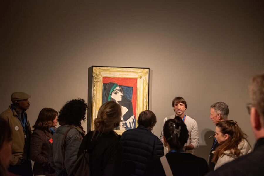 Barcelona: Guided Tour of the Picasso Museum with Tickets - Inside the Picasso Museum: what your guide will help you notice