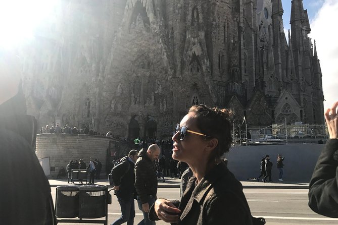 Barcelona: Highlights of Sagrada Familia Max 6 People Guided Tour - Small group size (Max 6): the real advantage for your experience