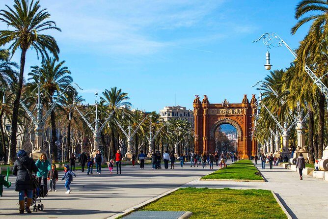 Barcelona Highlights Private Tour - Stop 1 in Barcelona: popular highlights plus the quieter side