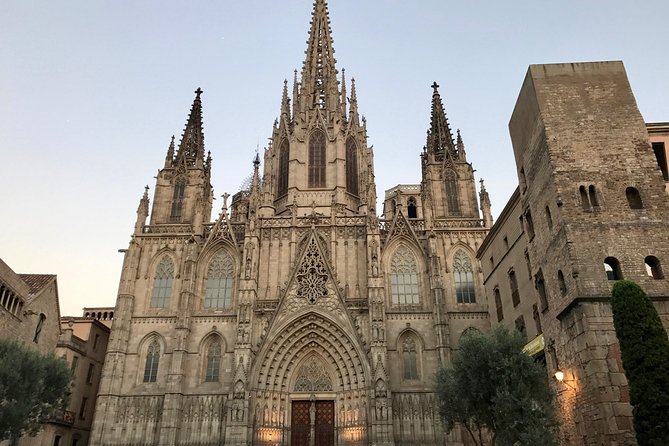 Barcelona Highlights Private Tour in a chauffeured Mercedes-Benz - Why this private setup makes sense in Barcelona