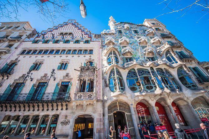 Barcelona Highlights Private Tour with Driver and Official Guide - La Boqueria market: fresh food energy in a very tourist-friendly package