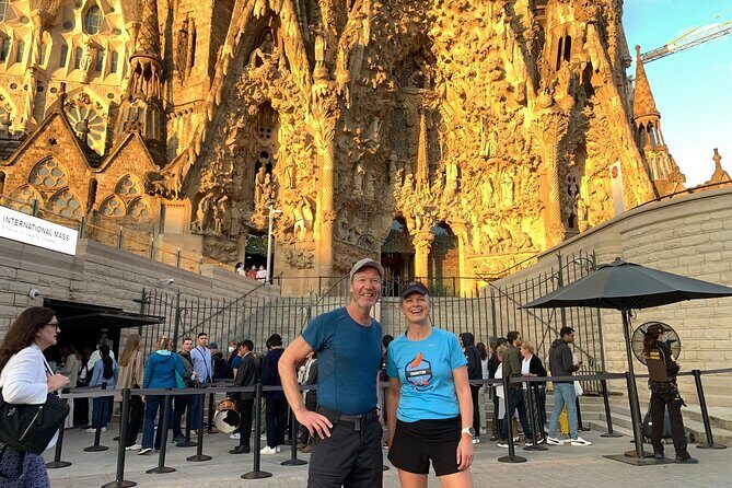 Barcelona Highlights Running Tour - Plaça Catalunya to close the loop