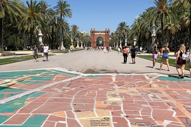 Barcelona Highlights Walking Tour - Stop 1: El Born Centre de Cultura i Memoria (Culture, Artifacts, and Memory)