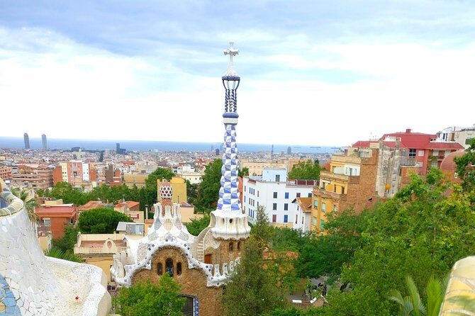 Barcelona Highlights with a Local Friend - Sagrada Família: the work in progress, with an optional inside visit