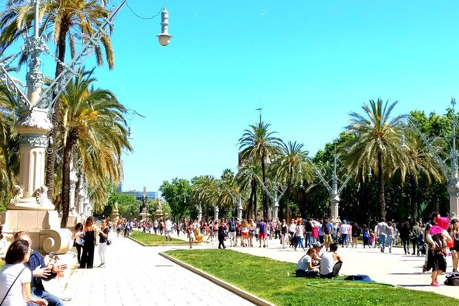 Barcelona Highlights with a Local Friend - Arc de Triomf and Plaça d’Espanya: monuments with a story