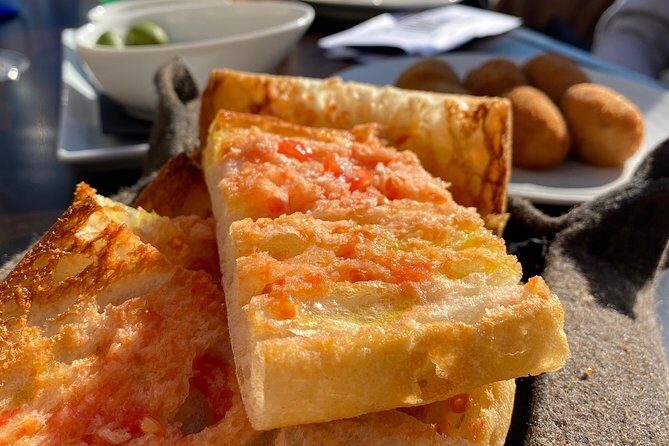 Barcelona Historic Walking Tour and Food Experience - Food and drinks included: how to treat this like lunch, not a snack