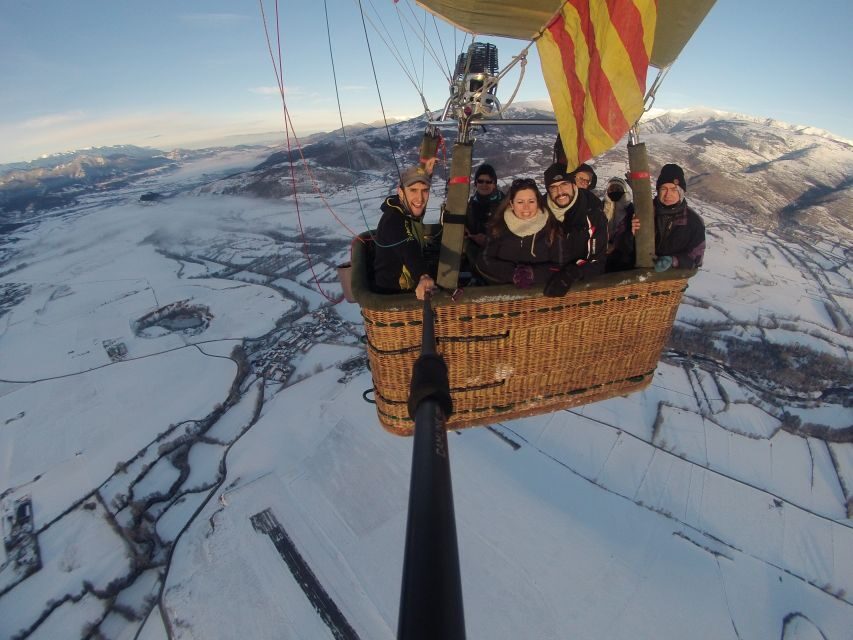Barcelona: Hot Air Balloon Flight Experience - In-flight time: photos, pilot stories, and what to expect above the clouds