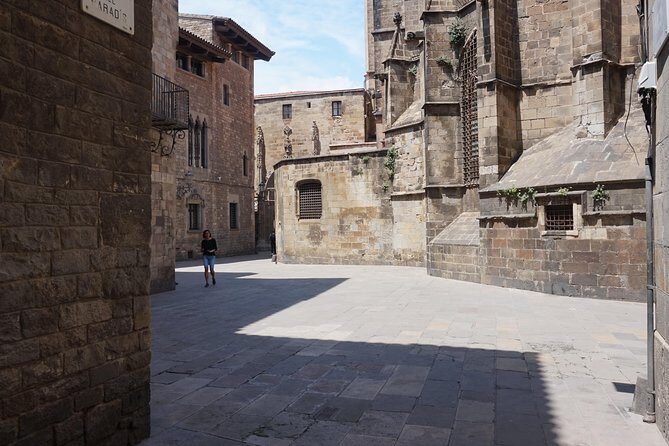 Barcelona in One Day: Gaudí, Gothic Quarter &Tapas (Private Tour) - Sinagoga Major and the medieval Jewish Quarter (calls and community)
