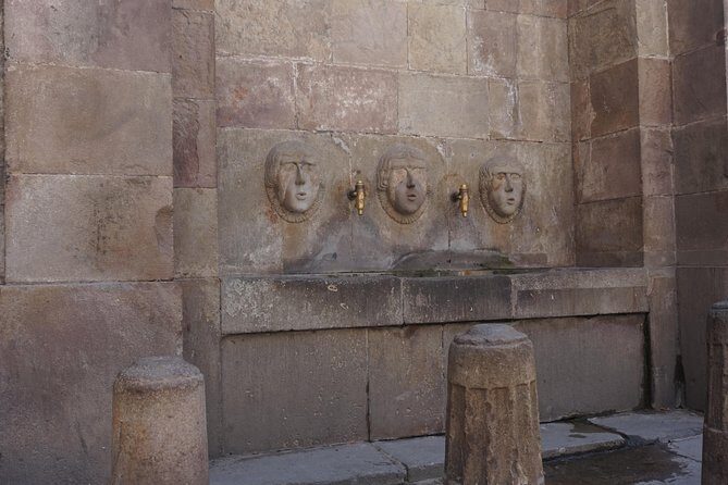 Barcelona in One Day: Gaudí, Gothic Quarter &Tapas (Private Tour) - Tapas-style food stops: sweet bite, then pintxos/tapas energy