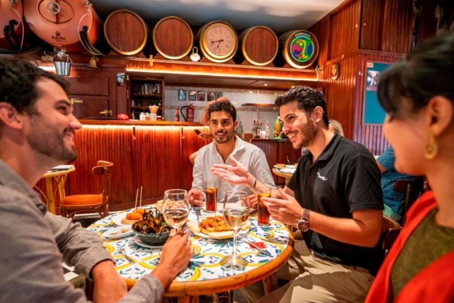 Barcelona: La Boqueria & Santa Caterina Market Private Tour - Gothic Quarter walking: old streets plus food context