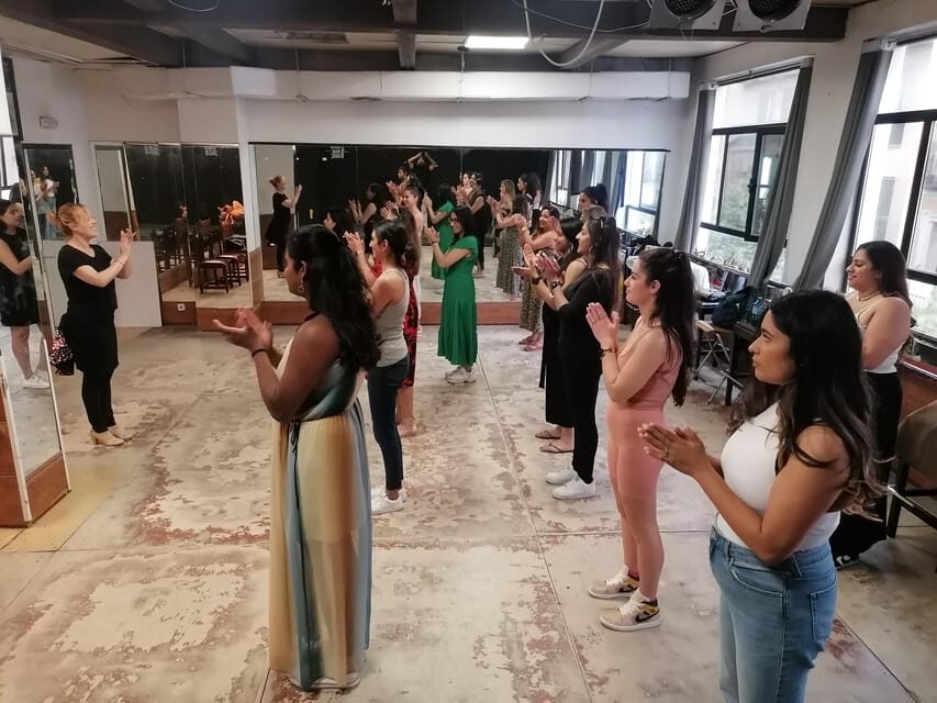 Barcelona: Latin Dance & Salsa Class Experience - Your 60 Minutes: Salsa Foundations, Merengue Energy, Bachata Feel