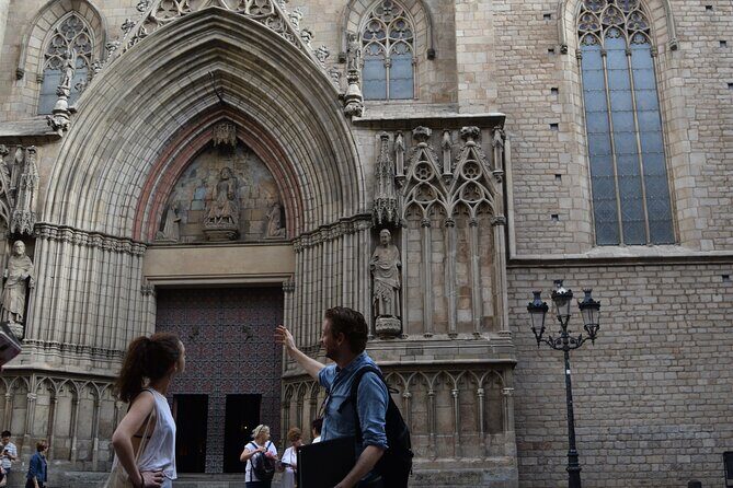 Barcelona Literary Tour - Beyond Orwell and Hemingway - Logistics That Keep It Simple: Plaça Reial to Plaça de Catalunya