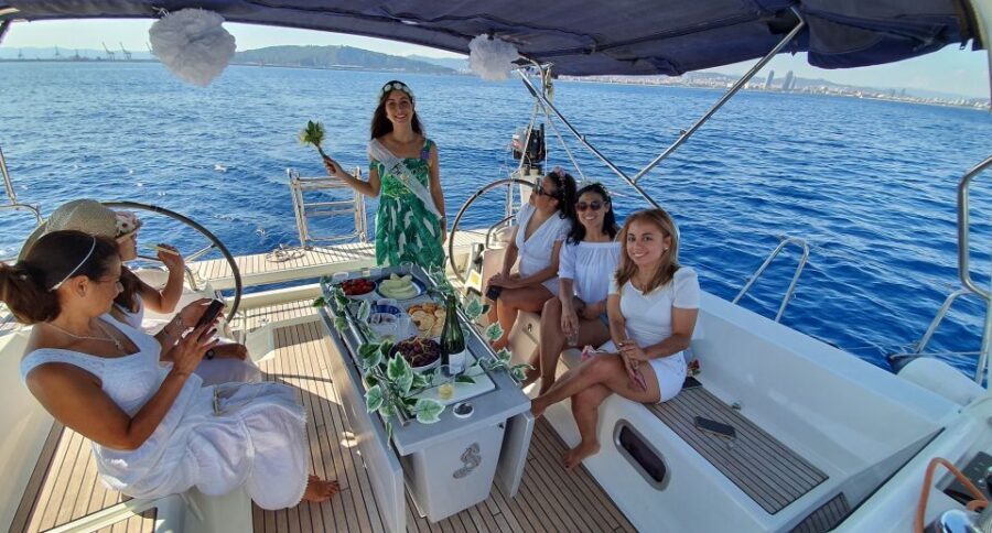 Barcelona: Luxury Private Sunset Yacht Cruise - Price and value: $412 per group up to 11