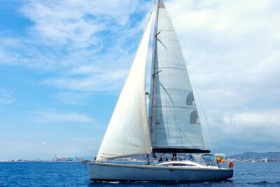 Barcelona Luxury Yacht Cruise – Day or Sunset, Open Bar & Snacks - On board comfort: open bar, snacks, and a real restroom