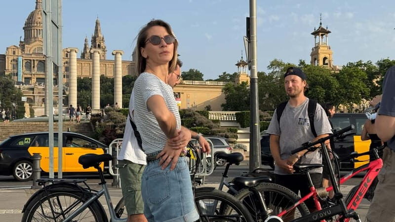 Barcelona: Montjuïc e-bike adventure via port and Ciutadella - Getting started at Plaça Tetuán: bikes, helmets, and a quick fit